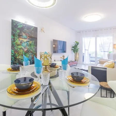 Apartment Luxury Brand New 2-bedroom Apartment, 3 Min Walk To The Beach!