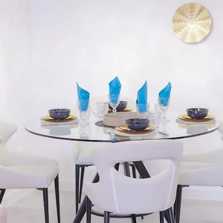 Luxury Brand New 2-bedroom Apartment, 3 Min Walk To The Beach! Apartment