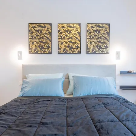 Apartment Luxury Brand New 2-bedroom Apartment, 3 Min Walk To The Beach! Marbella