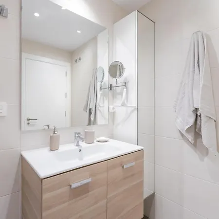Luxury Brand New 2-bedroom Apartment, 3 Min Walk To The Beach! Apartment Marbella